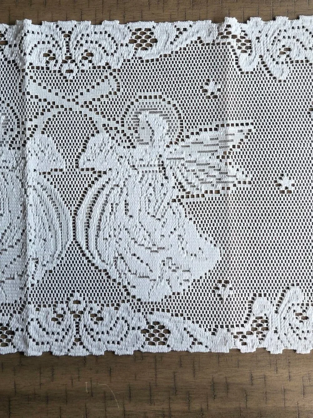 White Lace Table Runner Heritage Alpine - 15x52